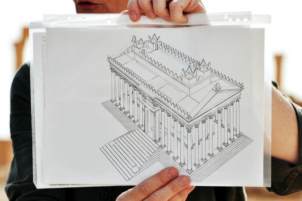 101014-094616.jpg - Palmyra: Rekonstruktion des Baal-Tempels. 